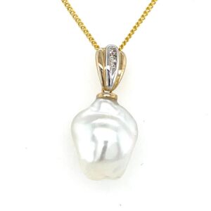 9ct gold 17mm Keshi pearl & diamond pendant
